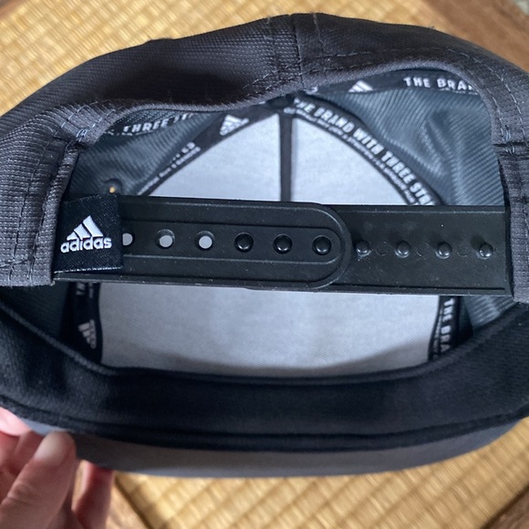 Men’s EUC ADIDAS: Aero Ready Gray Baseball Cap with adjustable fit - Picture 5 of 8